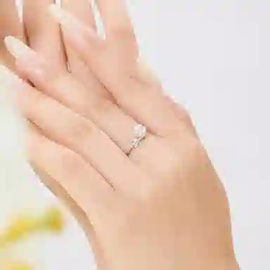 925