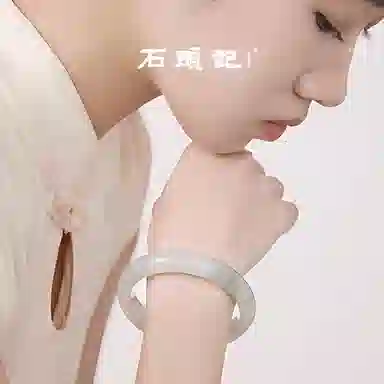 石头记 烟雨 青山黛翠绿贵妃镯  新中式国潮 高级感汉服旗袍百搭 清冷典雅高级感 吉祥如意 上手显白手饰  礼盒好运 天山翠 手镯 女款