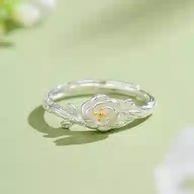 925