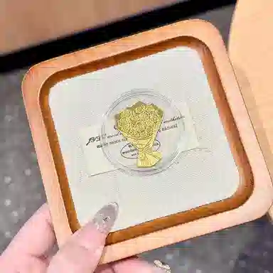 【招财吸金999金片】 九龙古 玫瑰花束浪漫经典永不凋零恋爱告白轻奢时尚背部日常通勤#好运#好运 贴片 挂件 男女同款情侣款