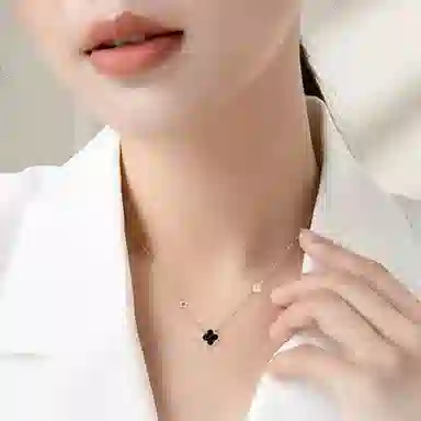 925