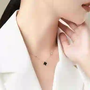 925