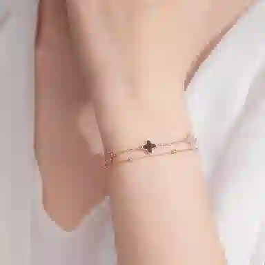 925