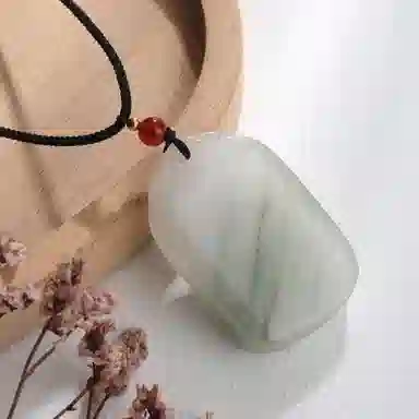 老凤祥 飘翠无事牌 新中式国潮古色古香江南雅韵 平安顺遂无事烦忧 简约小众高级感吊坠编织绳#好运 天山翠 玉石项链 男女同款情侣款