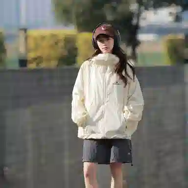 巴塞罗那足球俱乐部 户外城市机能风队徽印花活片剪裁明线设计带帽沿薄款外套宽松百搭双拉链 超轻透气防紫外线凉感防晒防晒服 男女同款