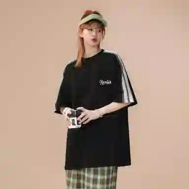 maxim's de paris logoT