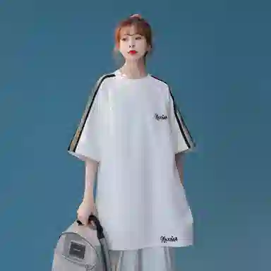 maxim's de paris logoT