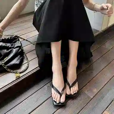 苏颜娇 时尚简约轻奢气质 橡胶底 静音防磨人字拖鞋 女