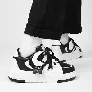 PLAY COBBLER PU Thick Sole Low Top Sneakers