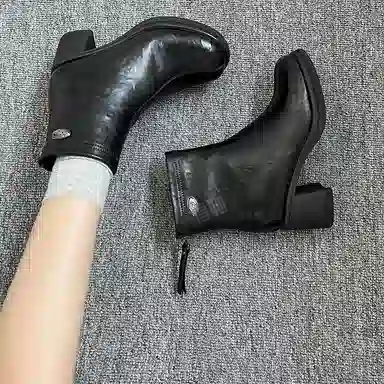 DAPHNE PU