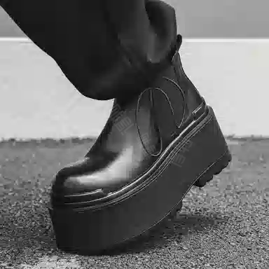 V05 Chelsea Boots Black