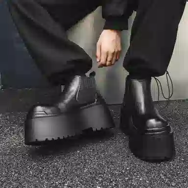 V05 Chelsea Boots Black