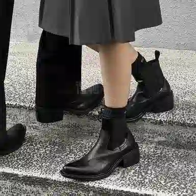 V05 Chelsea Boots Black