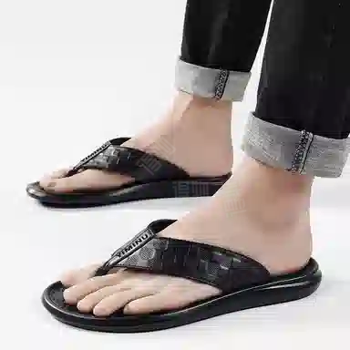 依米奴 高颜值 户外家居 简约时尚 年轻 百搭潮流 柔软细腻 轻便软弹  雅痞帅气 真皮质感 不累脚 橡胶底 车缝线 防滑人字拖鞋 男款 黑色