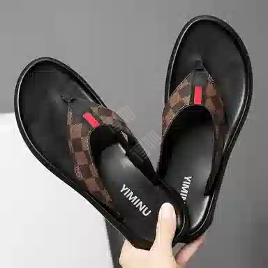 依米奴 高颜值 户外家居 真皮年轻 舒适柔软耐折 复古经典 雅痞帅气 真皮质感 柔软细腻 轻便 橡胶底 图腾车缝线 防磨人字拖鞋 男女同款