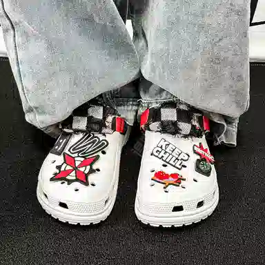 OUBT Compass Clogs White