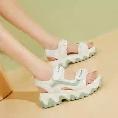 DAPHNE PU