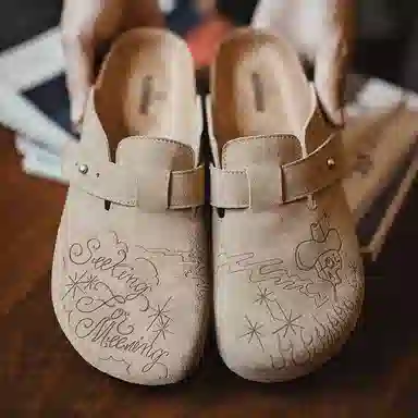 MADEN Sand Dune Clogs