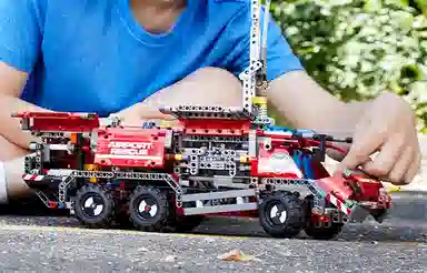 LEGO Technic 42068 Airport Rescue Vehicle
