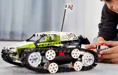 LEGO Technic RC Tracked Racer 42065