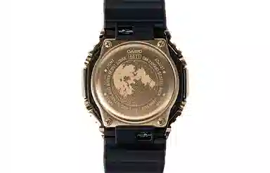G-SHOCK200 GM-2100MG-1APFM_person
