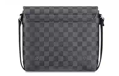 LOUIS VUITTON District