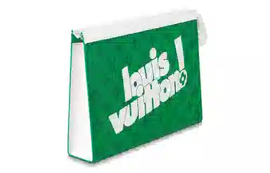 LOUIS VUITTON Pochette Voyage