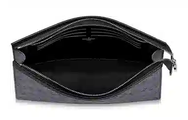 LOUIS VUITTON Pochette Voyage MM