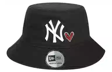 New Era x MLB Swarovski Heart NY Bucket Hat