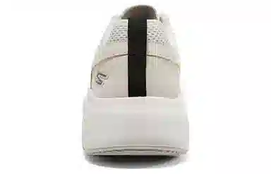 Skechers Max Cushioning Delta