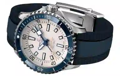 BREITLING 300 42mm A17375E71G1S1