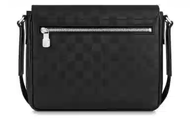 LOUIS VUITTON District