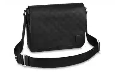 LOUIS VUITTON District