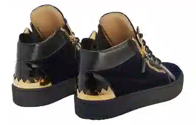 giuseppe zanottiGZ Kriss