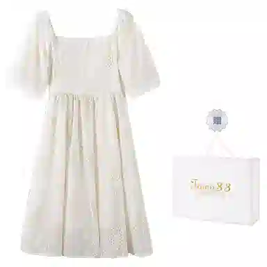 小镇姗姗 纯色镂空方领短袖连衣裙 礼盒装