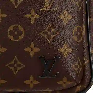 LOUIS VUITTON Avenue