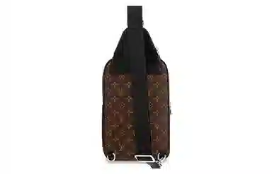 LOUIS VUITTON Avenue