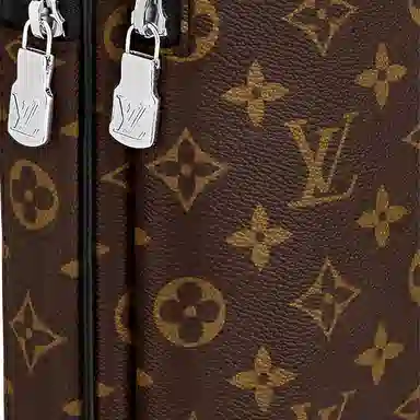 LOUIS VUITTON Avenue