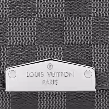 LOUIS VUITTON District