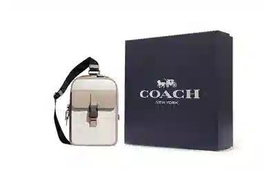 COACH Track 18 LOGO