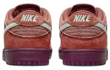 Nike Dunk SB "Mystic Red and Rosewood"