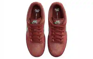 Nike Dunk SB "Mystic Red and Rosewood"