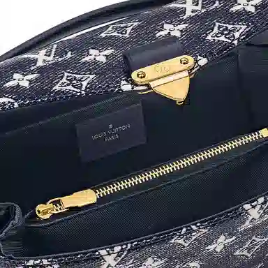 LOUIS VUITTON Pochette Metis East West S-lock