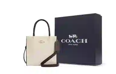 COACH Cally 17 Logo