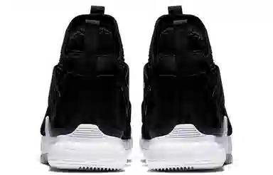 Nike zoom soldier 12