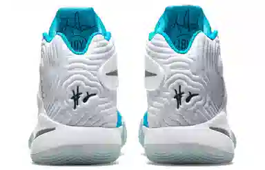 Nike Kyrie 2 "Christmas"