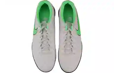 Nike Tiempo Legend 8 Club TF