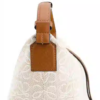 LOEWE CubiAnagram