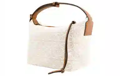 LOEWE CubiAnagram