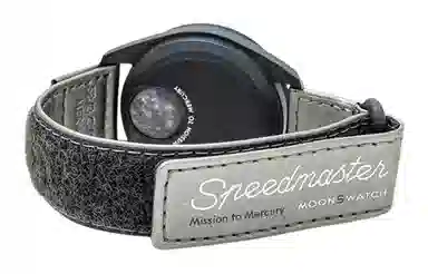 Swatch x Omega SO33A100